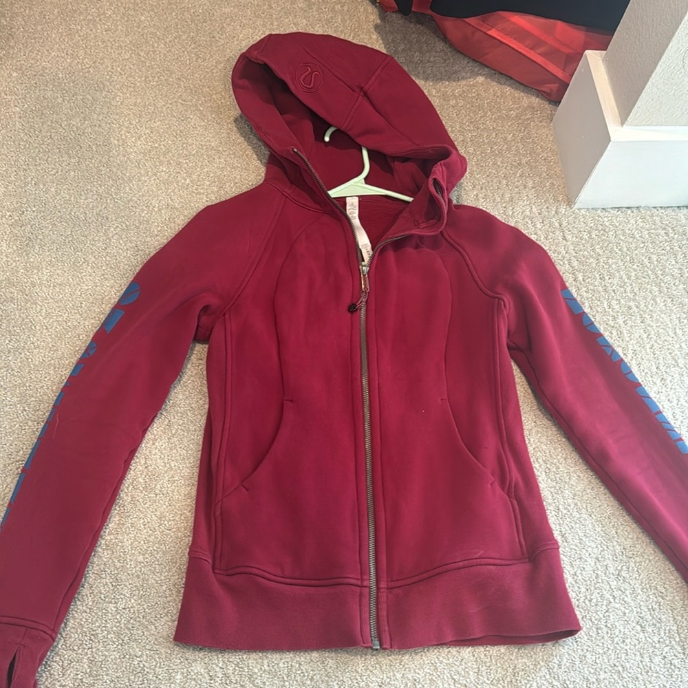 Lululemon sweatshirt